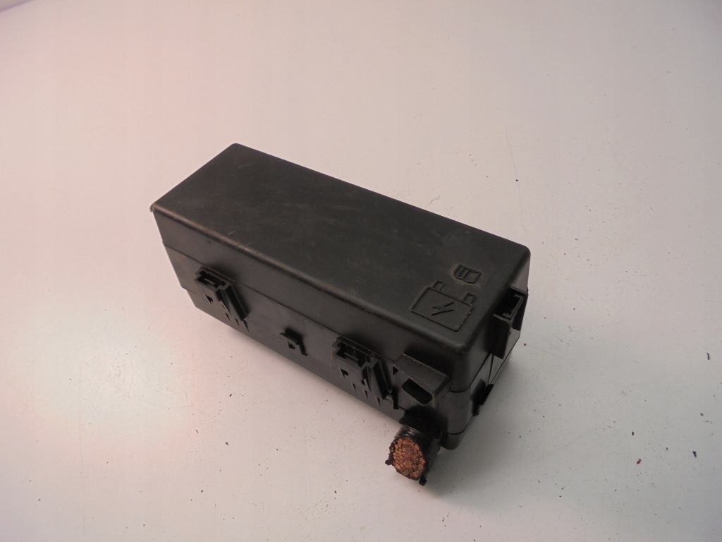 Купить Коробка предохранителей задний  maserati levante 2016-