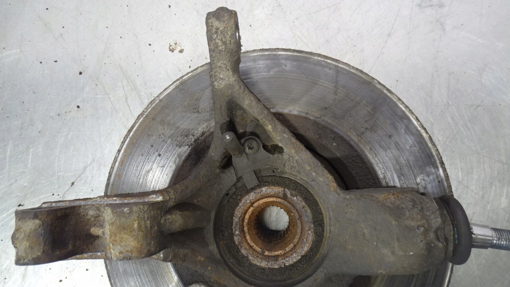 Поворотный кулак ступица правый перед citroen c4 picasso 1.8 с Разборки