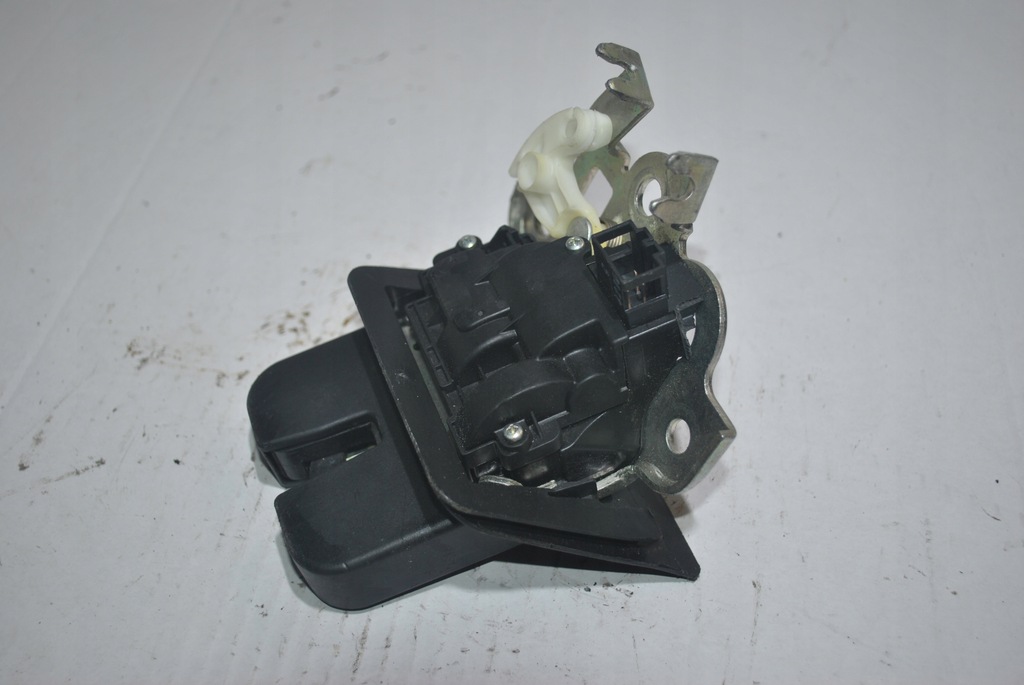 фото №5, Замок крышки багажника audi a4 b8