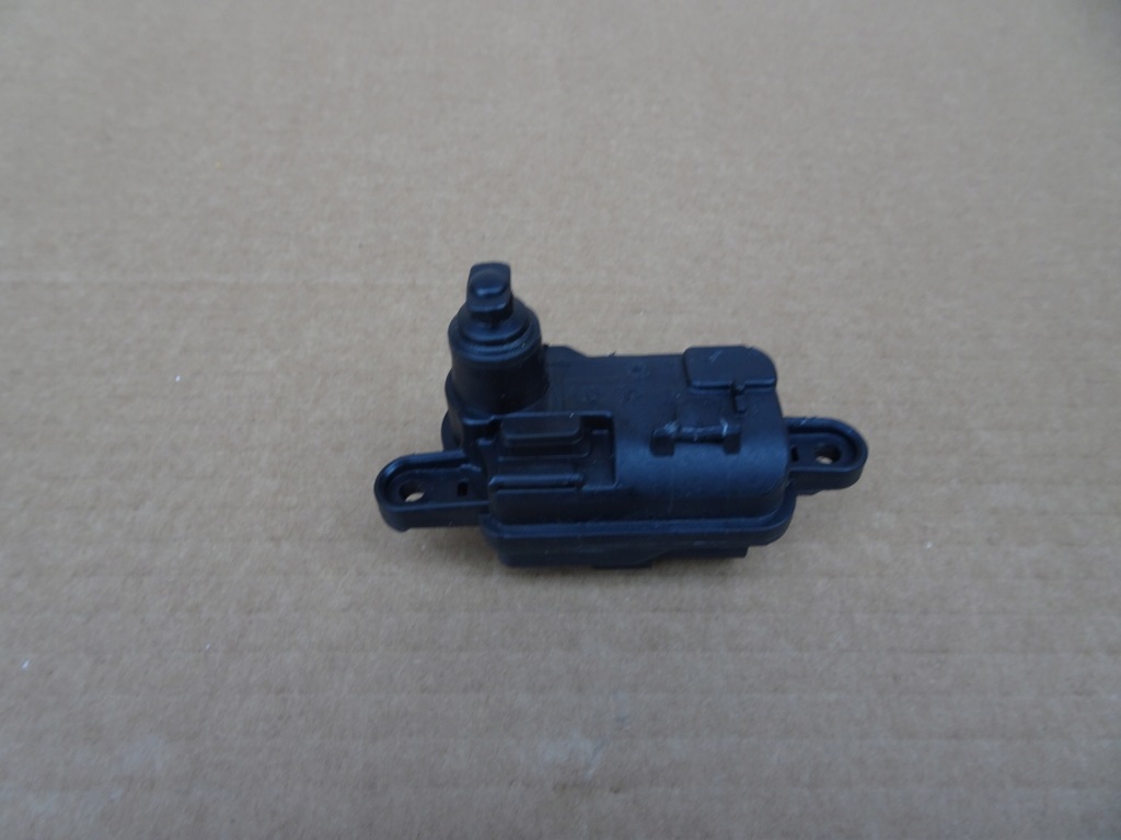 фото №1, Vw passat b8 моторчик кришка пального 3g5810773