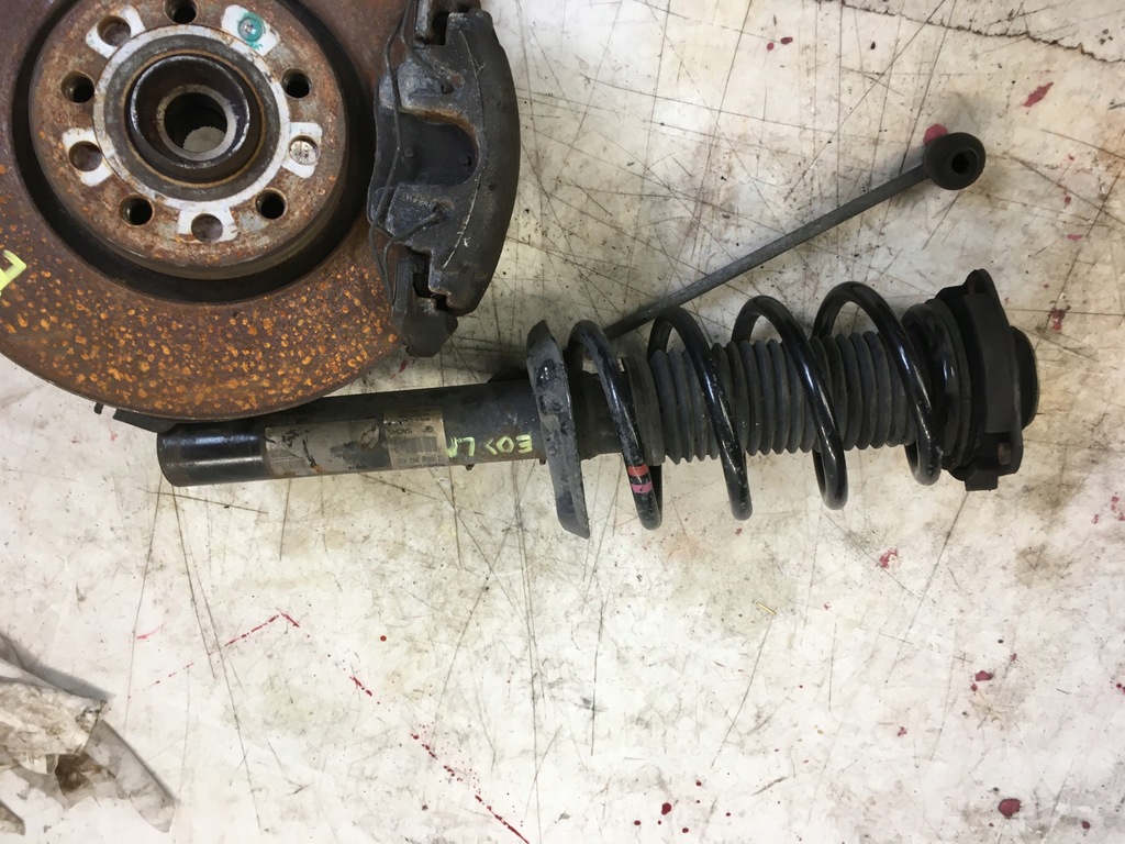 фото №3, Амортизационная стойка поворотный кулак левая vw eos 2.0 tdi