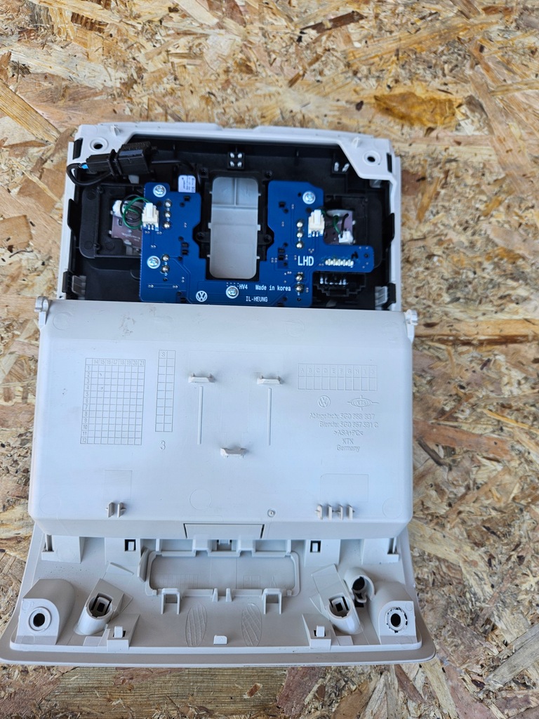 фото №8, Лампа потолочный vw volkswagen 5g0868837