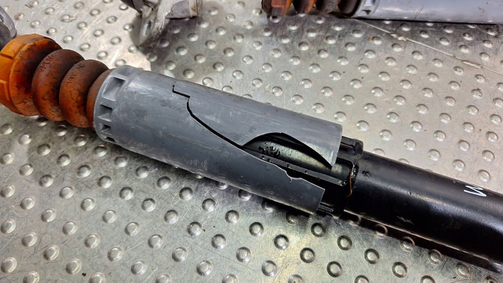 Амортизатор левое  правый  задняя комплект  5q0512011gd audi a3 8v 1.5 tsi 12- с Разборки