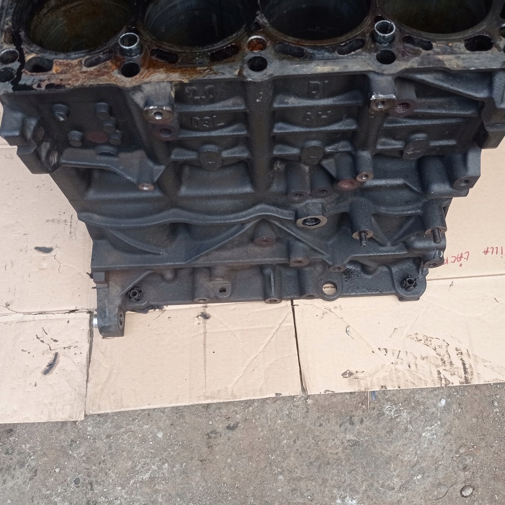 фото №4, Блок двигателя номинал 2.0 tdi cba