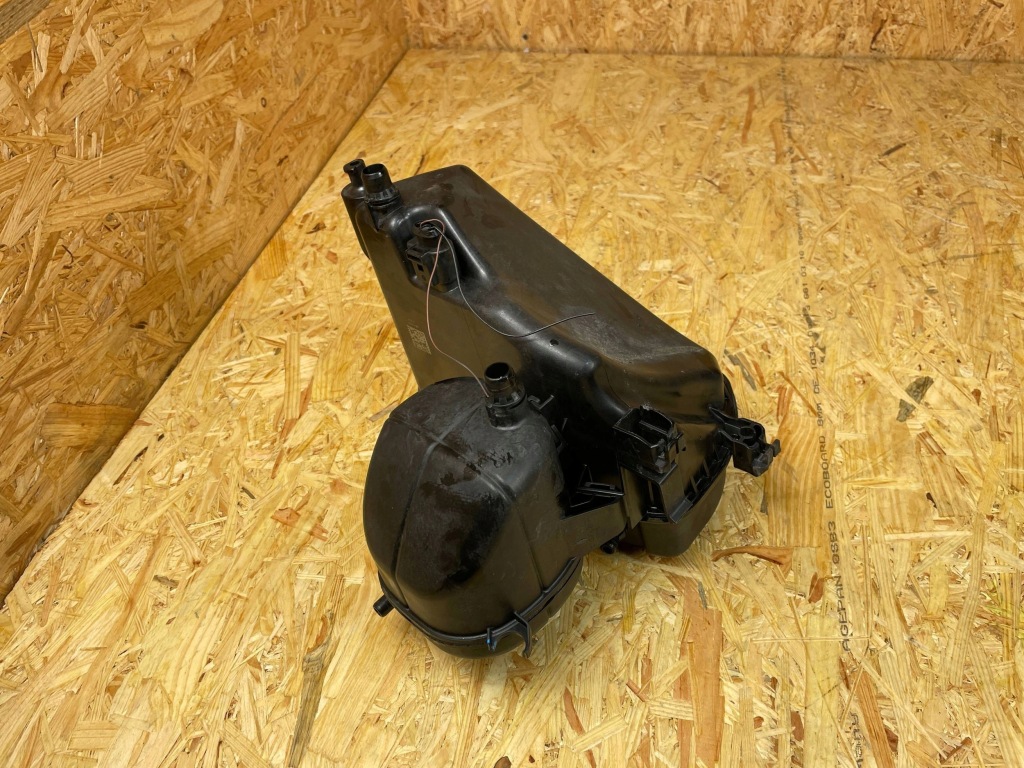 Купити Бак бачок розширювальний bmw g11 g12 g30 g31 9485733 9846642