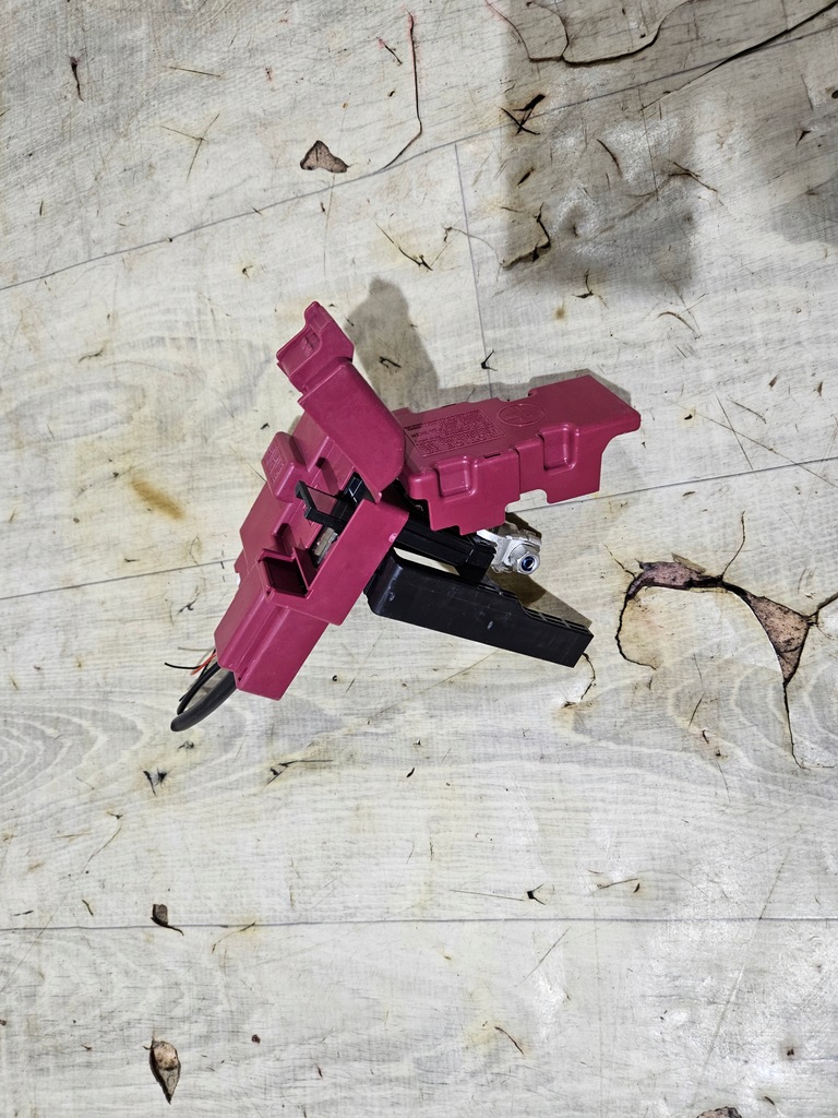 фото №6, Toyota yaris cross клемма plus предохранитель