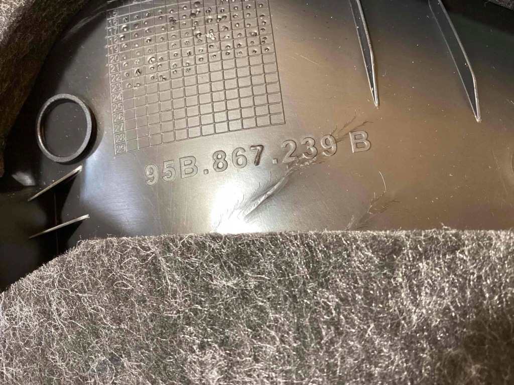 Обшивка стійка b ліве porsche macan 95b867239 Недорого