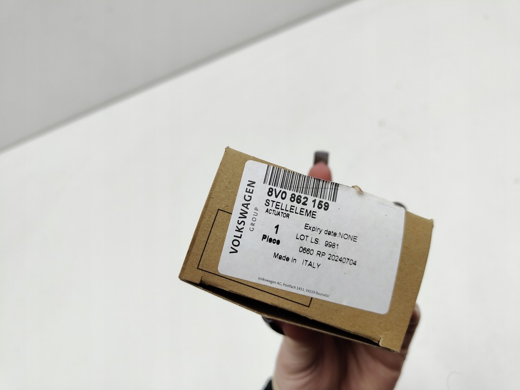 фото №7, Привід кришка заливної пального vw touran iii 8v0862159a