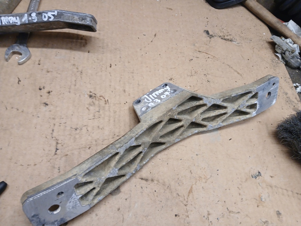 фото №6, Suzuki jimny 1.3 кронштейн редуктор