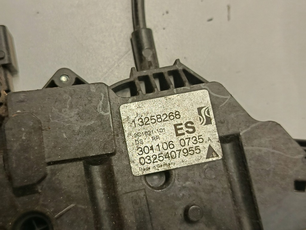 Замок двері правий задній 13258268 es opel corsa d Оригінал