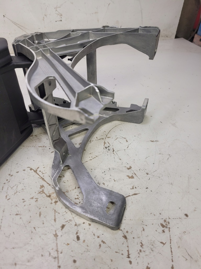 фото №7, Подлокотник перед audi a4 b9 8w0864283a кожа