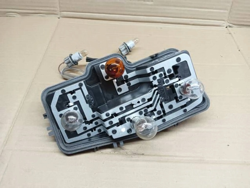 фото №5, Вкладыш лампы задняя задний правый skoda rapid 5jj945258