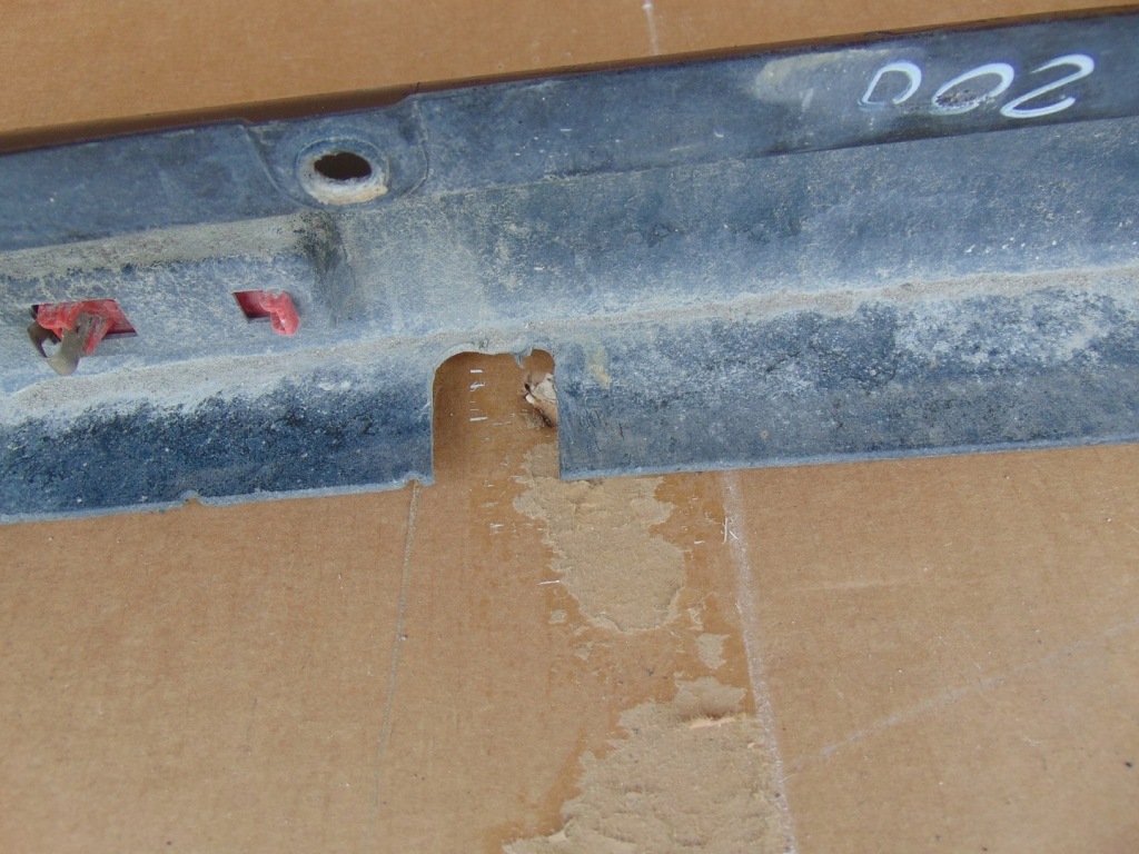 Бампер задний nissan nv200 2010- с odblaskami Недорого