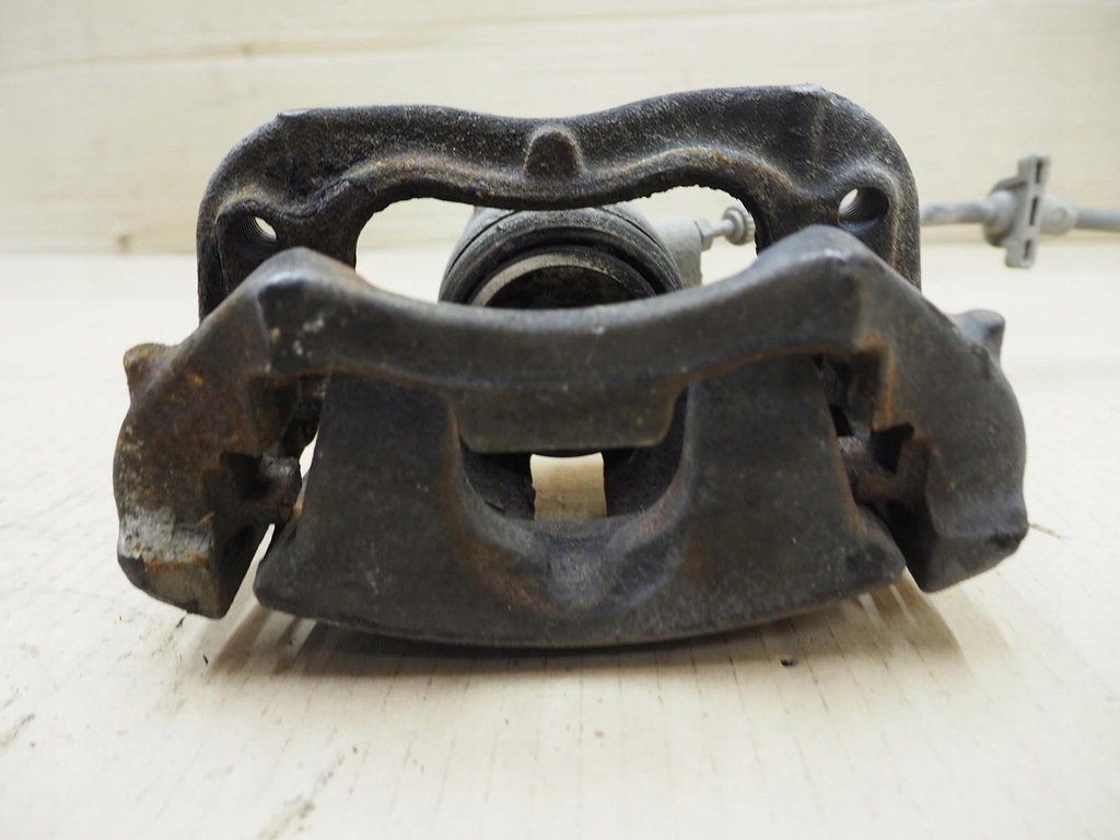 фото №15, Bmw 2 f46 gran tourer суппорт тормозной правый перед