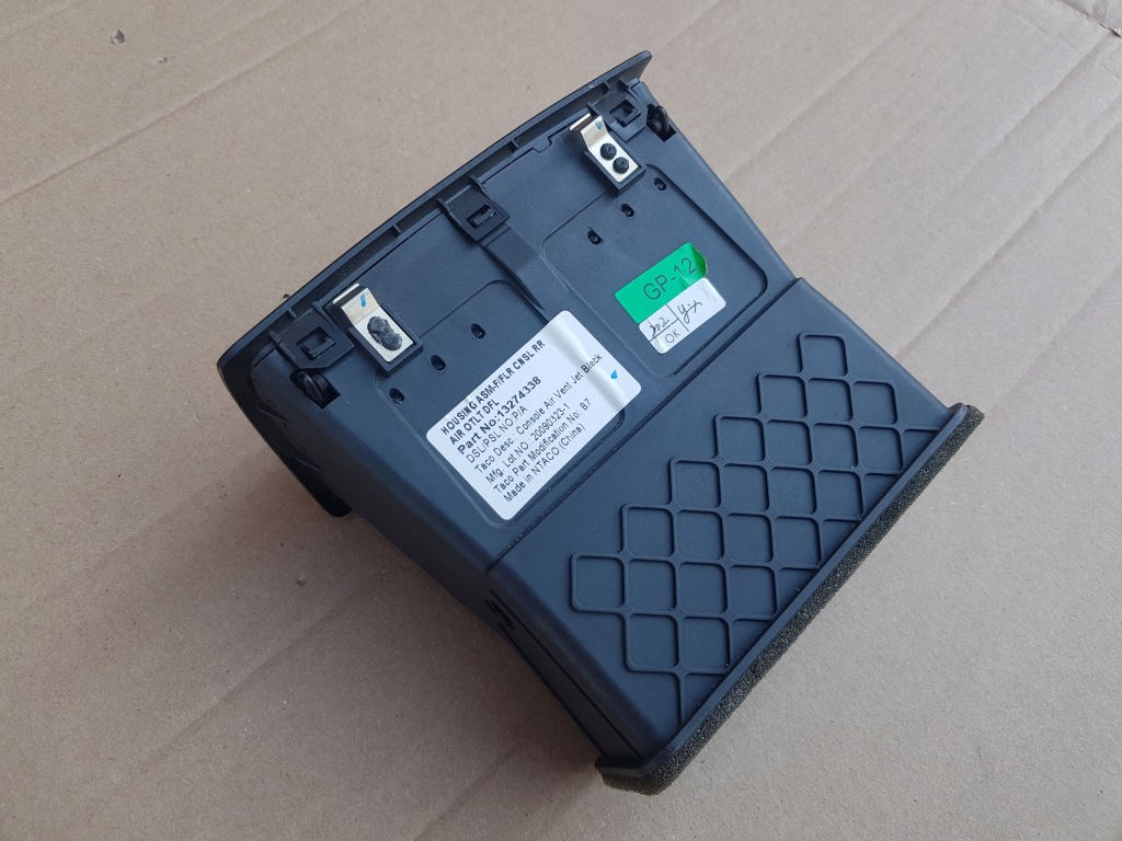 Ґрати обдув задні тунель opel insignia a 13274338 в гарному стані справні чорні Ціна