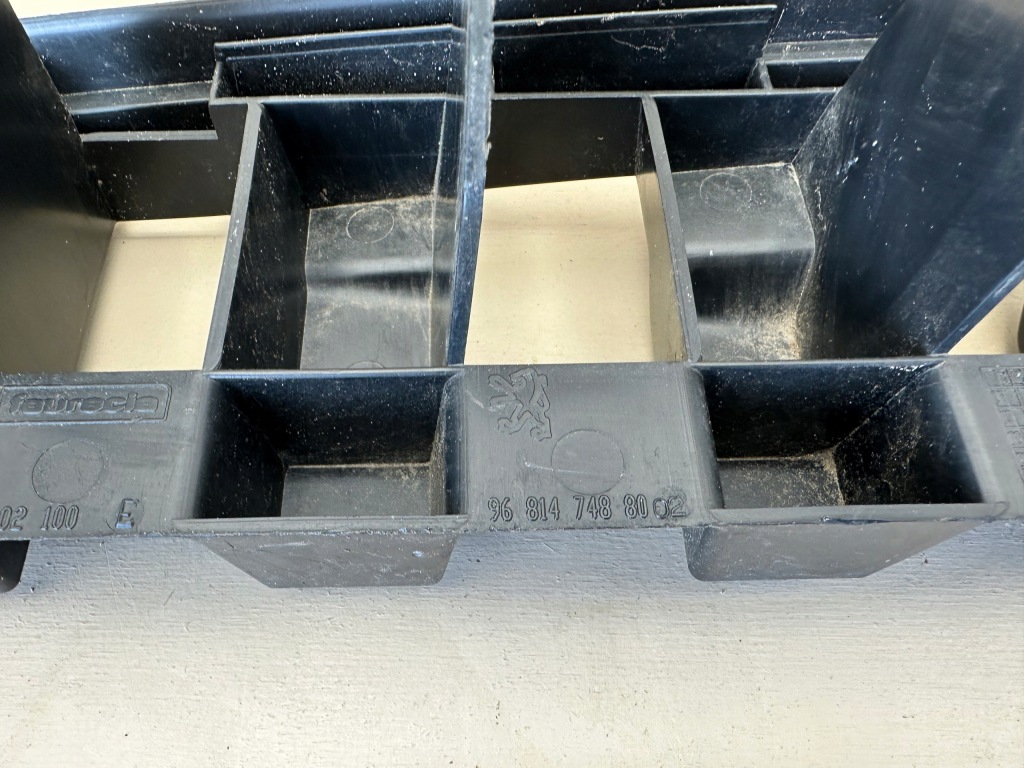 фото №11, Peugeot 308 i 1 sw kombi 07-13r напрямна кронштейн бампера задня задній