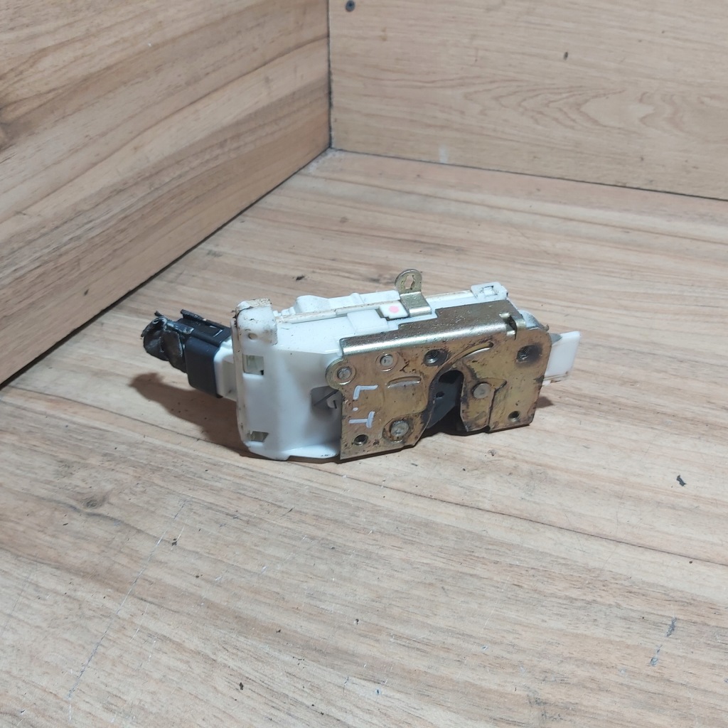 фото №1, Замок правый задняя mondeo mk3 xs41a26413cg