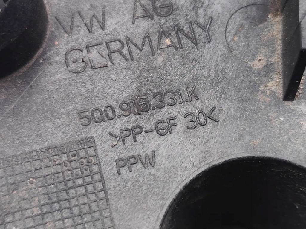 Audi a3 полиця акумулятор 1.5 tfsi бензин 110kw 150 hp 5q0915331k 2018 Зі Шроту