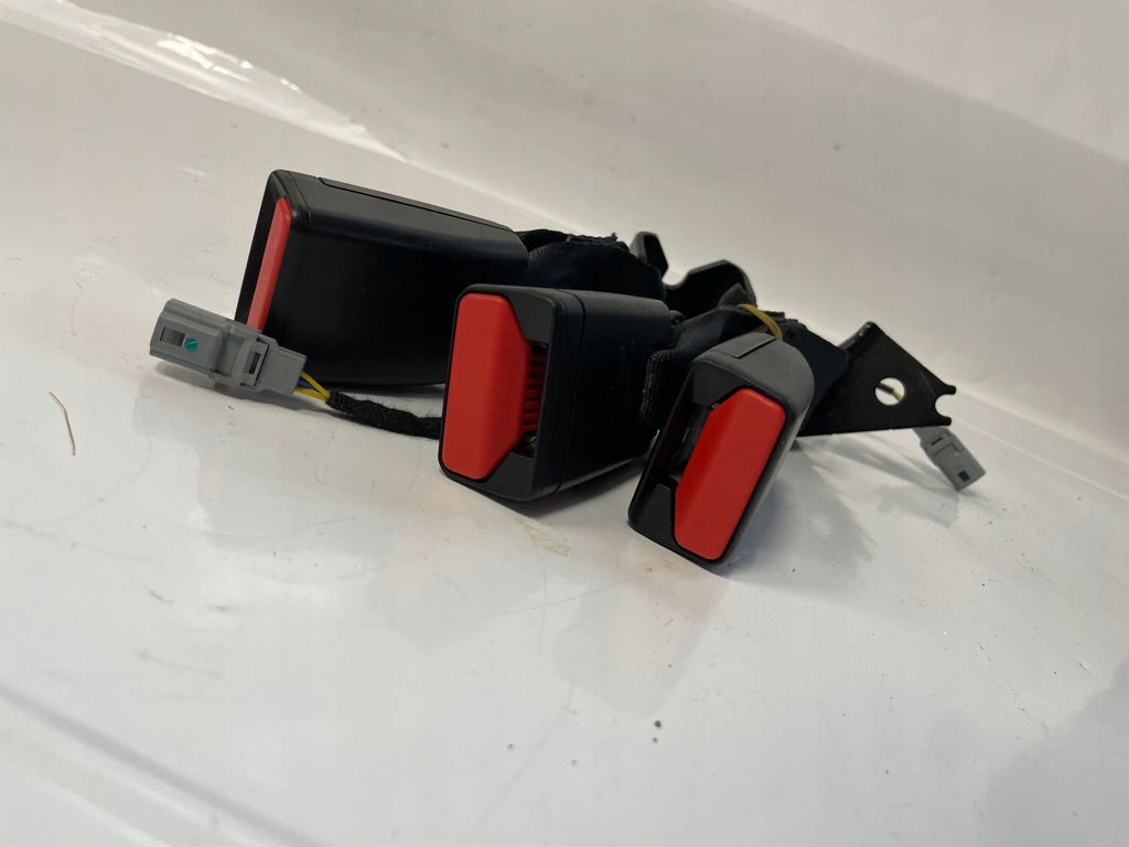 фото №13, Renault arkana 1.3 tce 22 клипса поперечина задняя 878168084r 878167142r