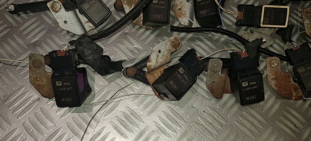 фото №7, Bmw e60 e61 e63 датчик рівня лампа вирівнювання світла лівий задня 1093697