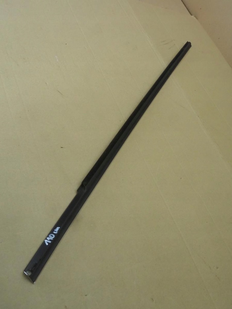 фото №15, Mercedes w246 молдинг ущільнювач скло правий перед 2467250282