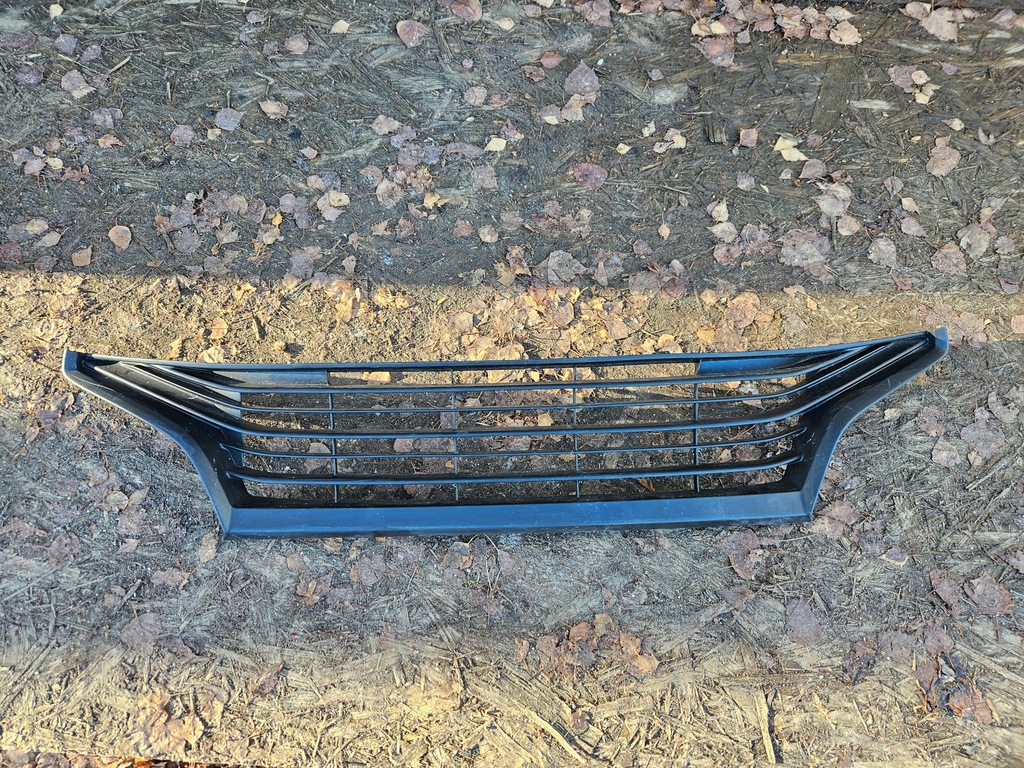 фото №1, Toyota yaris iv решётка радиатора решётка бампера перед