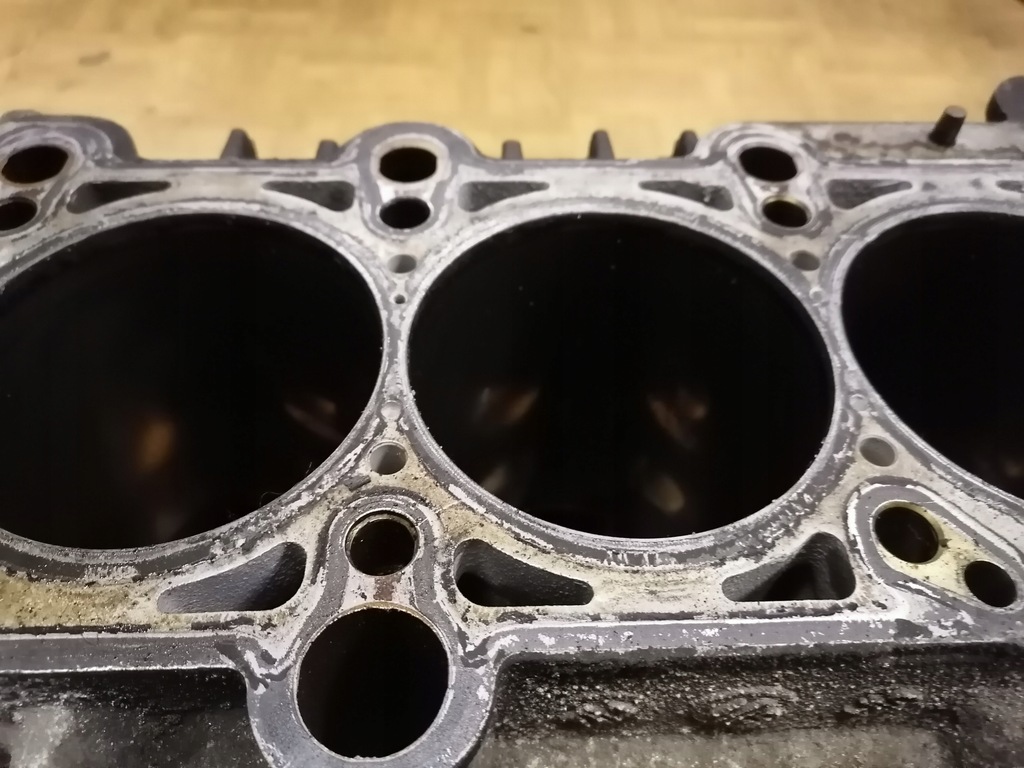 фото №7, Блок двигуна vw golf v passat b6 audi a3 r06d023a