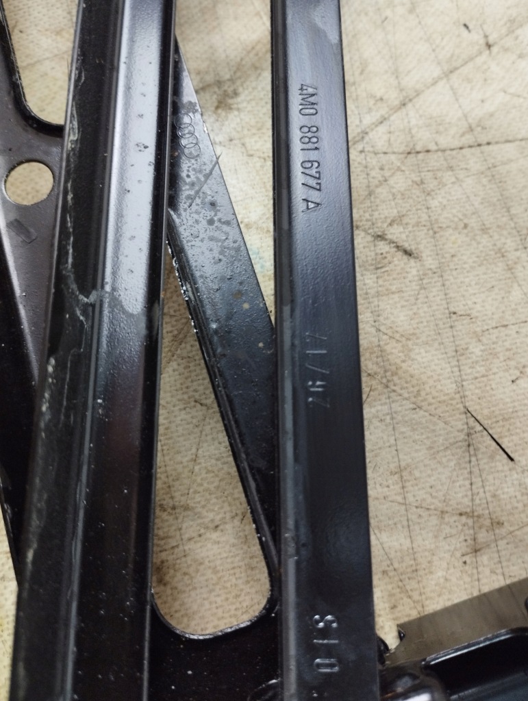 фото №8, Audi q7 15- кронштейн лонжерон праве 4m0801940