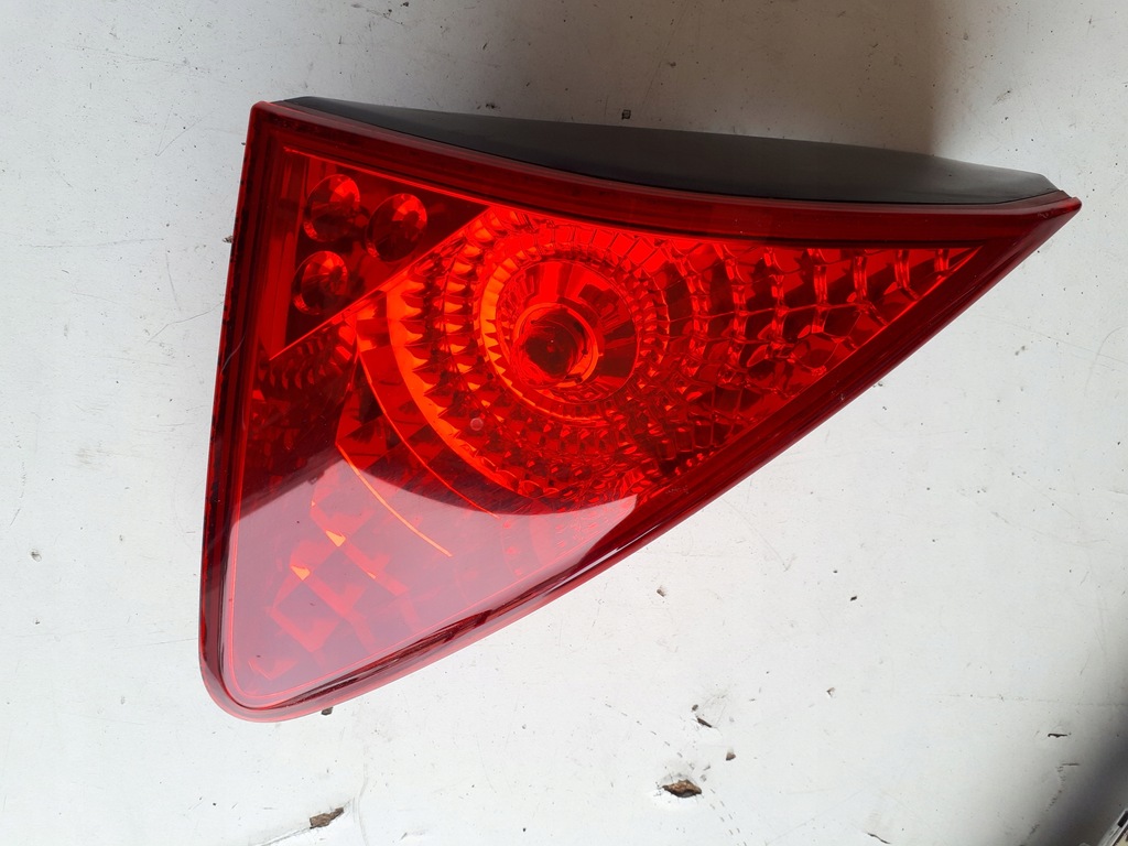 фото №1, 3008 лампа задняя левая w крышка