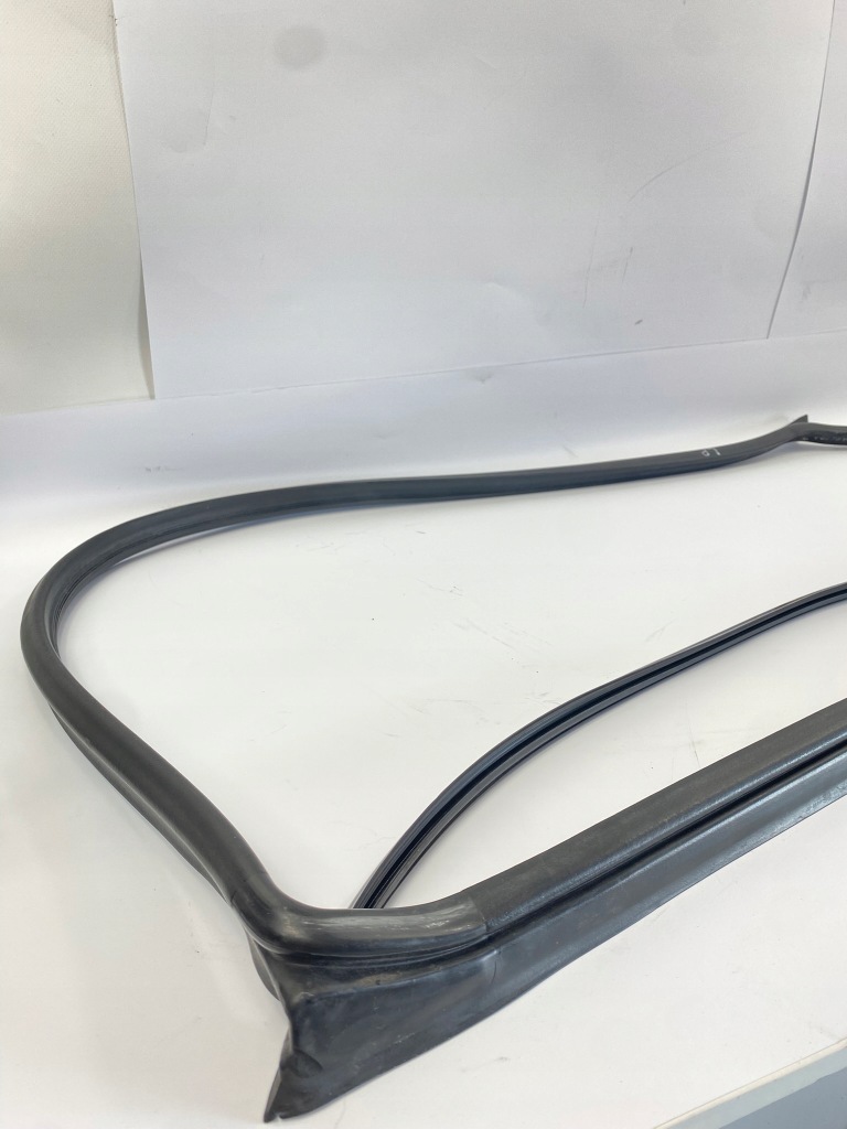 Прокладка дверь левых передних левый перед mercedes w140 Оригинал