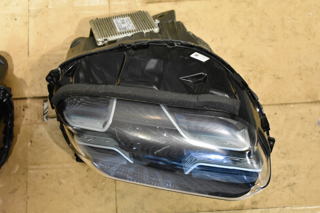 фото №12, Idealny kpl. лампы передние левая правая matrix porsche taycan 1