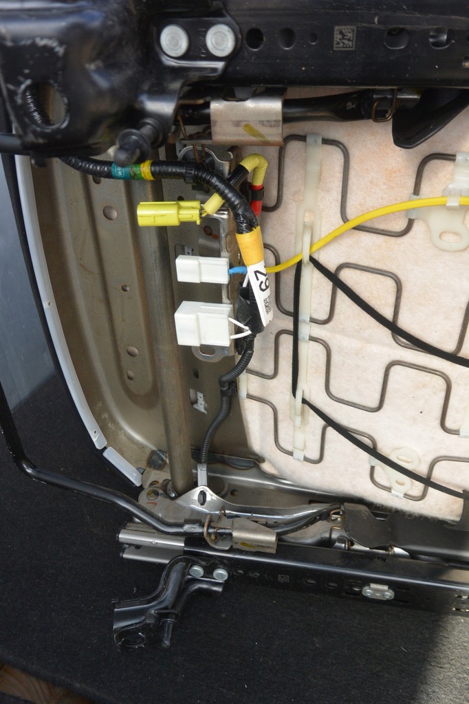 фото №14, Сиденье правый перед полукожа чёрные toyota prius plus + комплект eu