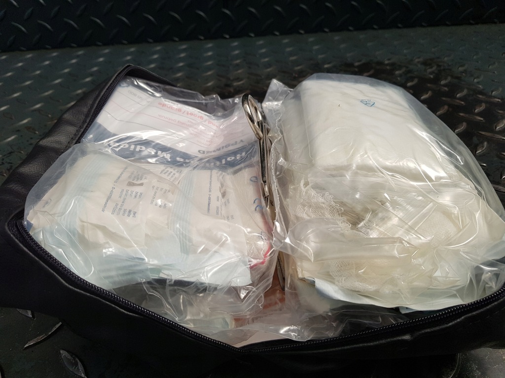 фото №8, Аптечка з wypełnieniem оригінал bmw e38