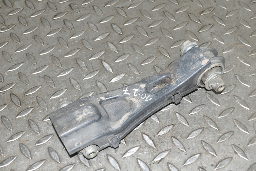 фото №1, Mercedes x156 gla220 cdi 2017 rhd задний правый рычаг