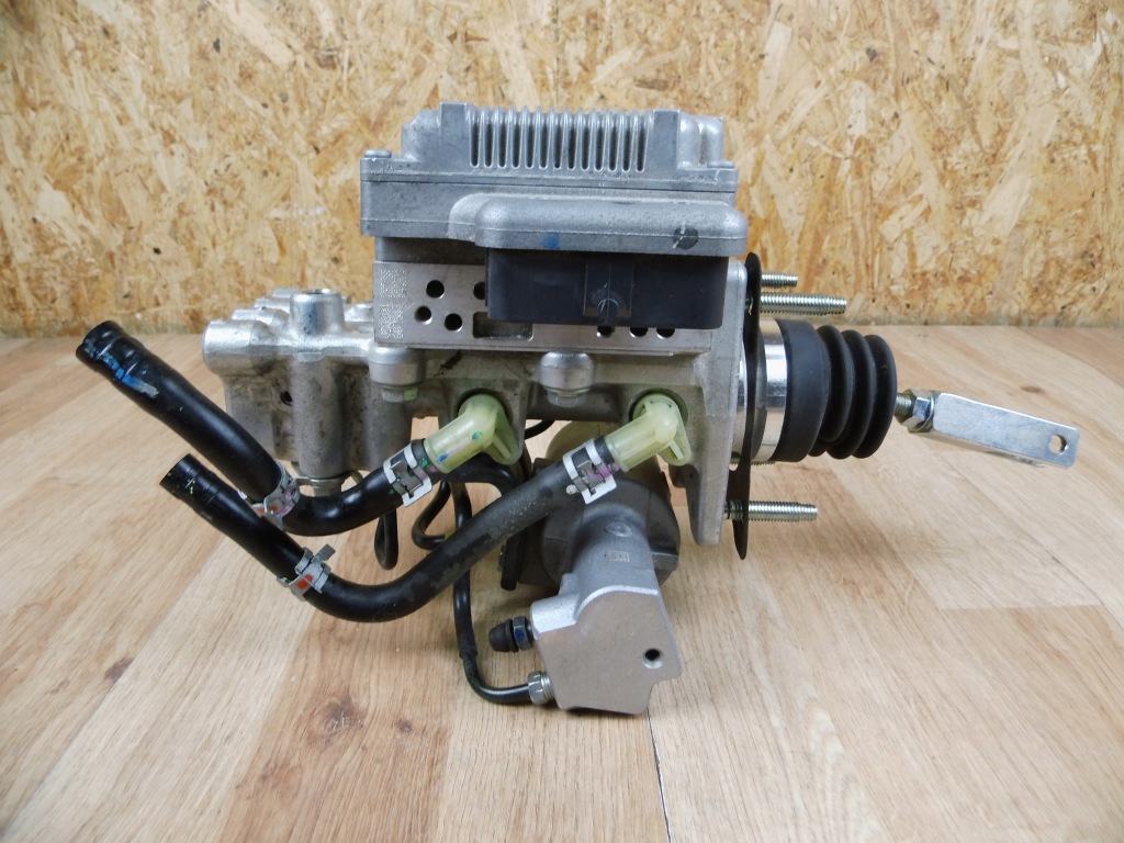 Купити Lexus nx300h насос гальмівна 4721078121