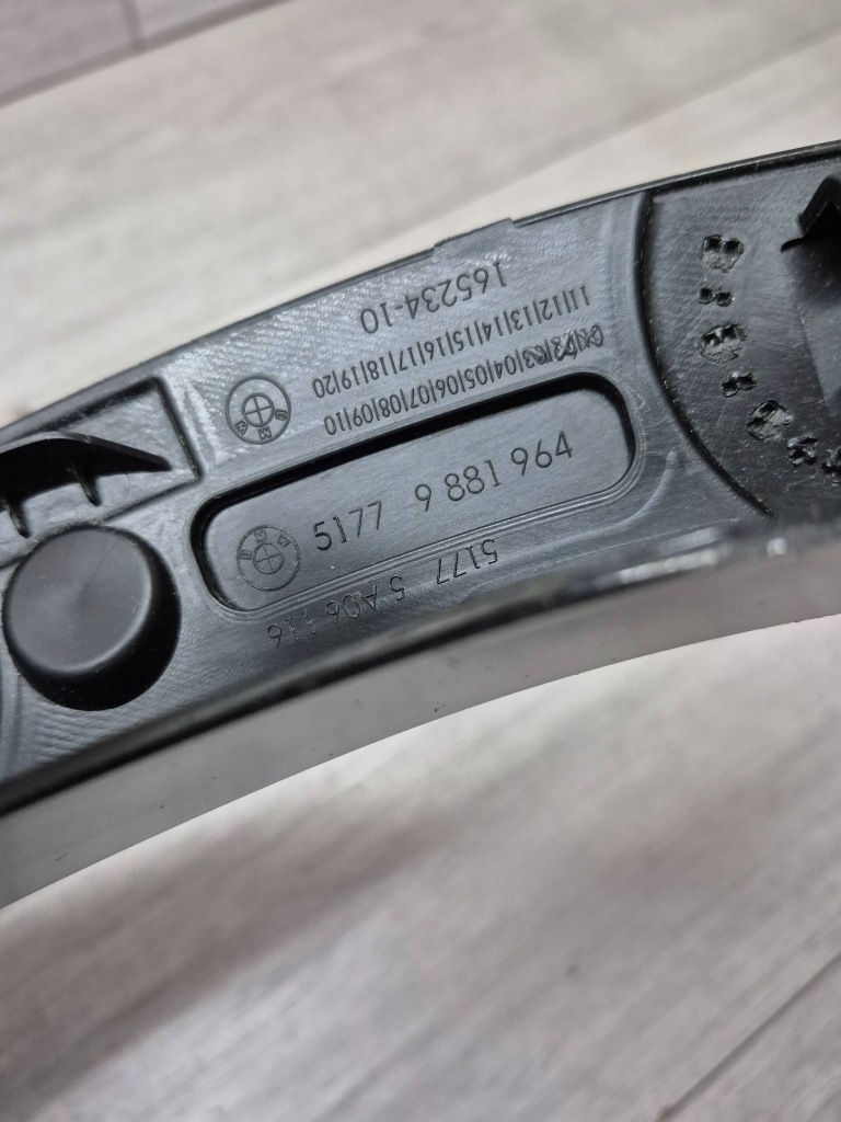 13712. mercedes x1 u11 молдинг крила правий задній 9881964 Ціна