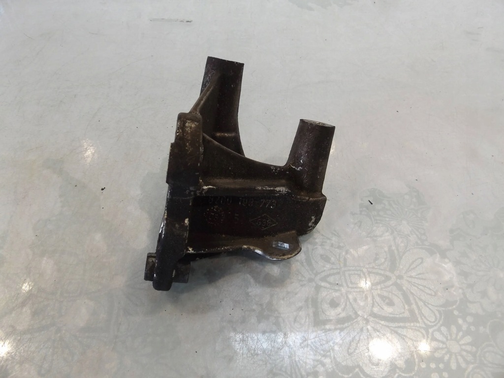 фото №1, Scenic ii 1,9dci кронштейн насоса 8200193773