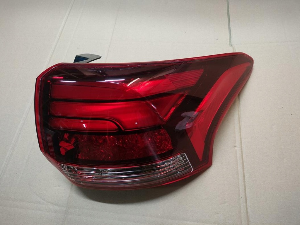 фото №1, Mitsubish outlander iii lift лампа правий задня задня оригінал ідеальний стан