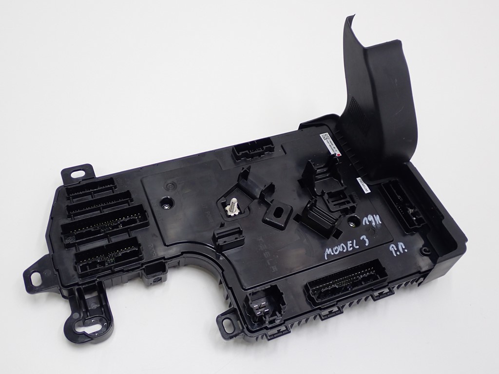 фото №1, Модуль блок керування niskonapięciowy tesla model 3 19r