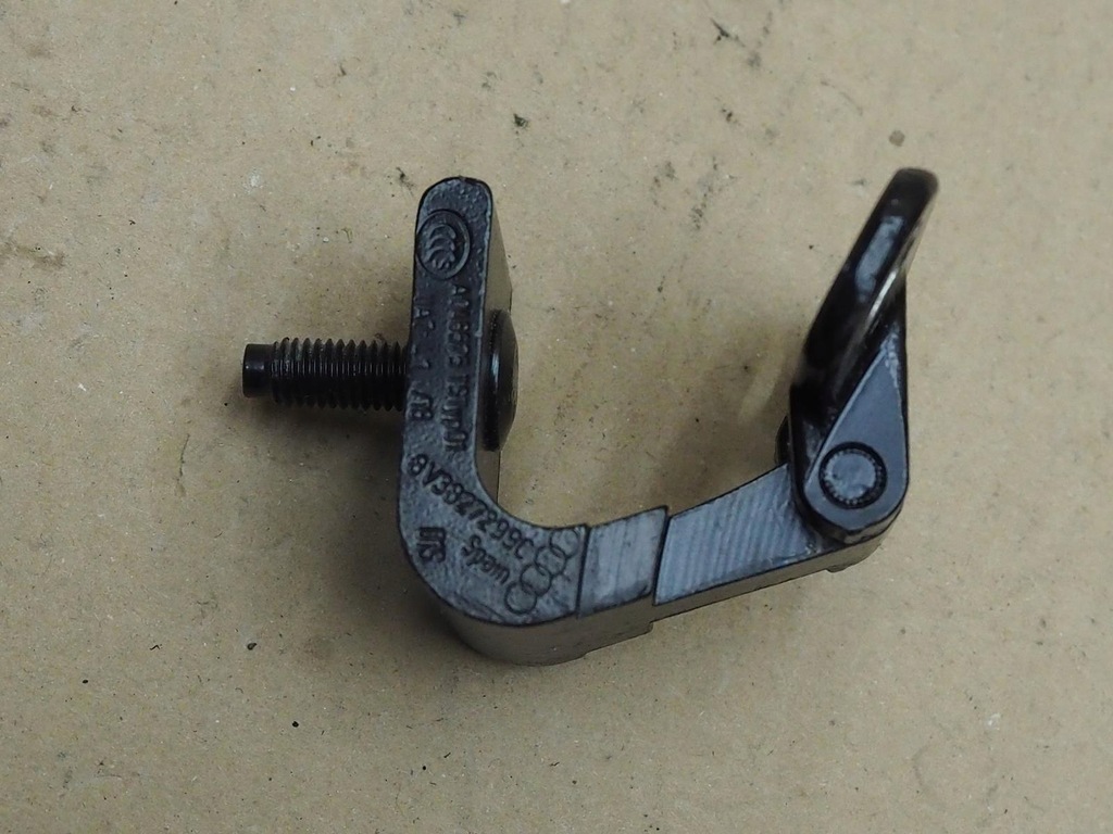 фото №1, Audi a3 8v петля задний крышки 8v3827299c