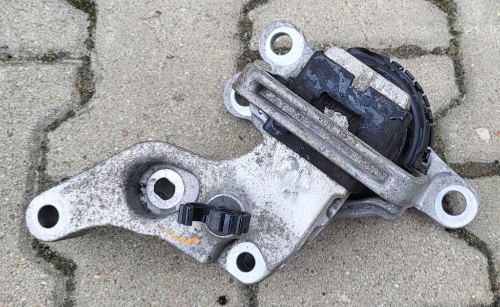 фото №1, Renault talisman megane кронштейн двигуна dci 112842817r