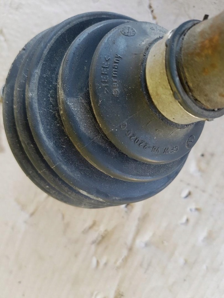 Приводной вал левый перед 2.0tdi vw passat b8 3q0407271n в Украине