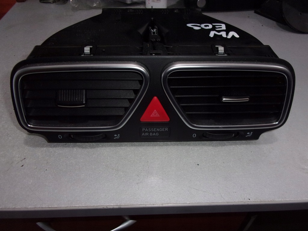 фото №1, Средняя решётка обдув vw eos