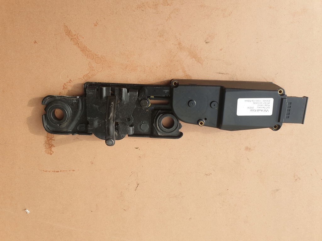 фото №1, Замок доводчик кришки audi a6 c7 4f9827383h