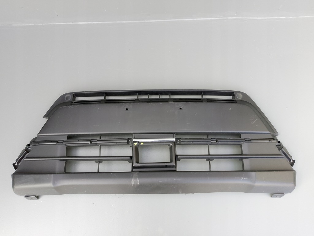 Suzuki vitara iii 3 lift 2018- решётка бампера средняя перед 71721-86r = с Разборки