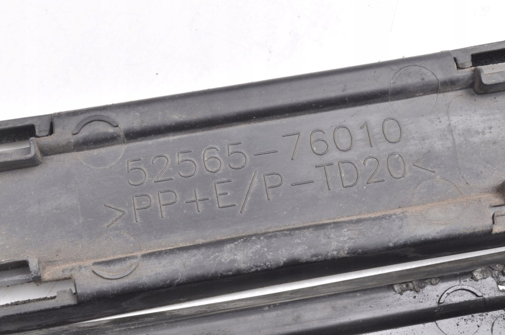 фото №9, Lexus ct 200h молдинг решётка бампера задняя комплект 52566-76010 52565-76010