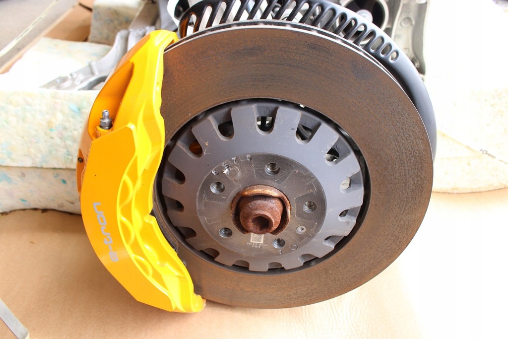 Купити Audi q8 e-tron диск гальмівна 4ke615107b 4m0615301ap 4ke698151e супорт et