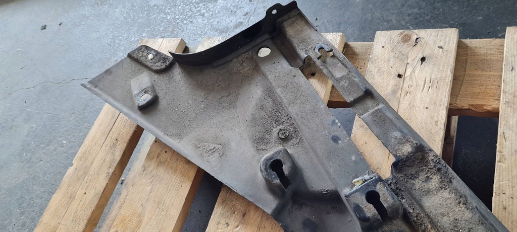 фото №11, A4 b9 8w защита подвеска левая левый задняя 8w0825215e