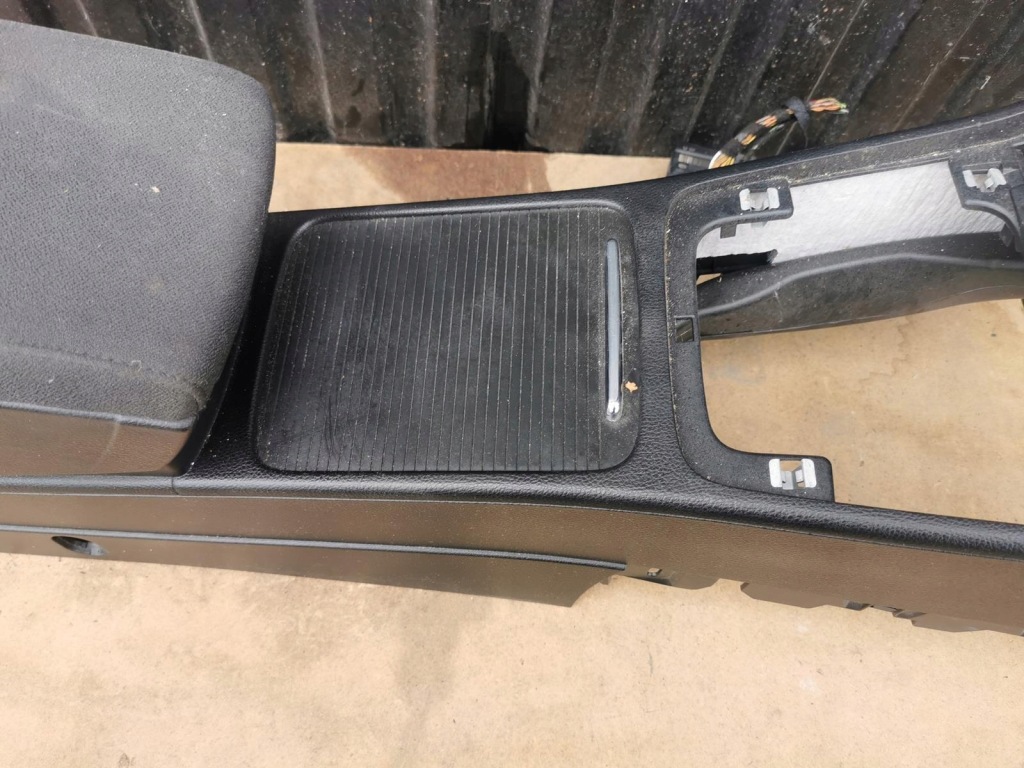 Vw passt b6 підлокітник тунель середній 3c0863319s 3c0864207 tsq Київ