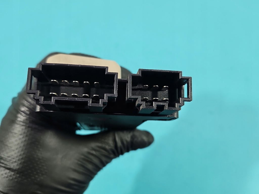 фото №8, Переключатель сиденье правого 2 ele audi q5 08- 8k0959748